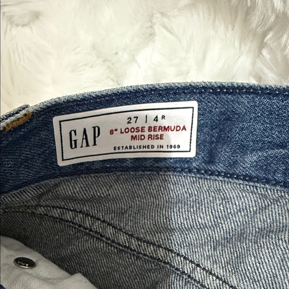 NWT GAP Women’s 8” ‘90s Loose Bermuda Short - 27 - Picture 3 of 6